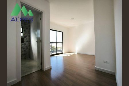 10_photo/94dcfc7e1d.f9c61e32d5313a39-ATLAS-997ae9af-7c1b-47a0-9f54-6bafc007fcd9.jpg de casa à venda com 3 quartos, 94m² em Pinheirinho, Curitiba