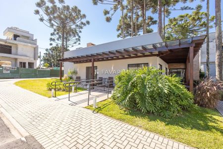 10_photo/94dcfc8035.8d34e335442cd209-ATLAS-ec5c35d9-7f41-4c3b-abef-765fe933e2c8.jpg de casa à venda com 3 quartos, 164m² em Pinheirinho, Curitiba