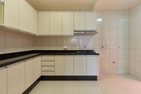 2_photo/94dcfc8201.a136e04aa8a953cc-ATLAS-5d213438-413d-4bcf-bde7-46ff8f2da007.jpg de casa à venda com 3 quartos, 128m² em Pinheirinho, Curitiba