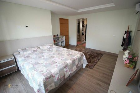 6_photo/94dcfc82bd.f7b46fd9919be053-ATLAS-888319ff-ac77-4887-85d9-ff2fa6f36a7c.jpg de casa à venda com 4 quartos, 242m² em Pinheirinho, Curitiba