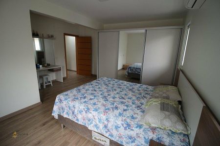 3_photo/94dcfc82bd.f7b46fd9919be053-ATLAS-b2135c7b-cdd2-4b8c-a1fd-e39524120d2b.jpg de casa à venda com 4 quartos, 242m² em Pinheirinho, Curitiba