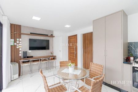 18_photo/94dcfc84ef.da45cb1100c6500e-ATLAS-2302e2ac-4d5f-4c20-a98d-b9ef7a4e41d1.jpg de casa à venda com 3 quartos, 180m² em Pinheirinho, Curitiba