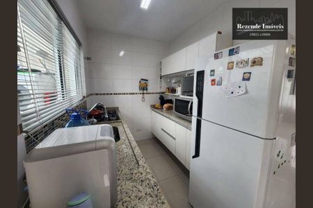 2_photo/94dcfc858b.f0e1fa58fd85504b-ATLAS-a9e3188f-b6b9-4946-96f6-b3af24d55201.jpg de casa à venda com 3 quartos, 110m² em Pinheirinho, Curitiba