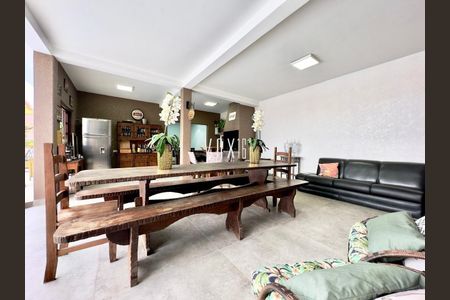 8_photo/94dcfc93ef.ebbd8bc3dc39b939-ATLAS-596a2cca-b234-4ef1-8b58-90a67734210a.jpg de casa à venda com 3 quartos, 250m² em Pinheirinho, Curitiba