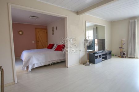 3_photo/94dcfc960b.caf05d291a694e81-ATLAS-043a89d8-b204-431d-9191-dc7cae2e9085.jpg de casa à venda com 4 quartos, 206m² em Capão Raso, Curitiba