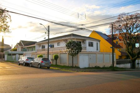9_photo/94dcfc960b.caf05d291a694e81-ATLAS-49b33cc4-dbba-485f-933e-383ddd13ef10.jpg de casa à venda com 4 quartos, 206m² em Capão Raso, Curitiba