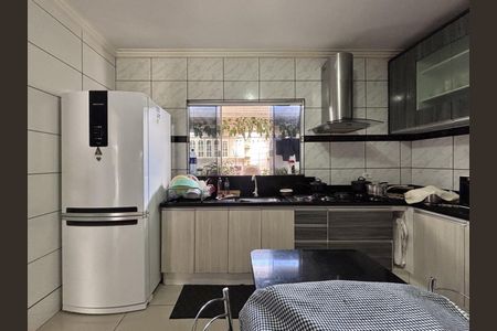 4_photo/94dcfc9e43.98b2df3b8d936f6f-ATLAS-122898fd-6812-4063-b0b0-fb2755afe8dc.jpg de casa à venda com 3 quartos, 140m² em Pinheirinho, Curitiba