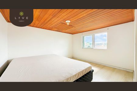 20_photo/94dcfc9e43.98b2df3b8d936f6f-ATLAS-1287bc3f-11df-4708-bd7c-aa35936df8aa.jpg de casa à venda com 3 quartos, 200m² em Pinheirinho, Curitiba