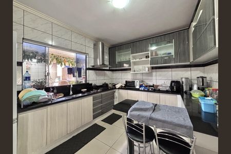 3_photo/94dcfc9e43.98b2df3b8d936f6f-ATLAS-e9125df6-2db1-4b06-ad49-452826f2e004.jpg de casa à venda com 3 quartos, 140m² em Pinheirinho, Curitiba