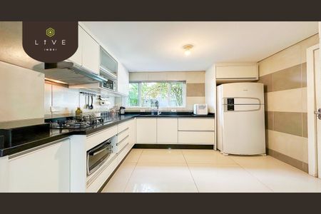 6_photo/94dcfc9e43.98b2df3b8d936f6f-ATLAS-f0dbe65f-5721-40b7-924d-d8e30fa1d48d.jpg de casa à venda com 3 quartos, 200m² em Pinheirinho, Curitiba