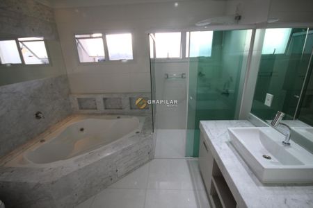 4_photo/94dcfca595.96458e673c4e6a1a-ATLAS-0bd1457f-146e-4e4f-b22b-a4a7d5eab5d4.jpg de casa à venda com 3 quartos, 326m² em Pinheirinho, Curitiba