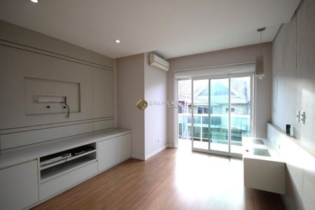 11_photo/94dcfca595.96458e673c4e6a1a-ATLAS-0f65c454-3b3d-4fb2-989f-322ed24bba97.jpg de casa à venda com 3 quartos, 326m² em Pinheirinho, Curitiba