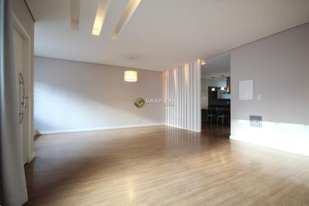 5_photo/94dcfca595.96458e673c4e6a1a-ATLAS-99a488e8-166c-44b2-be56-ea3a1c55bdb4.jpg de casa à venda com 3 quartos, 326m² em Pinheirinho, Curitiba