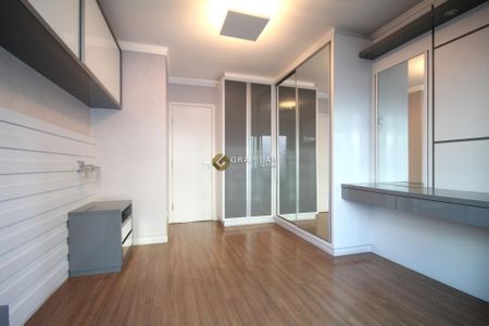 10_photo/94dcfca595.96458e673c4e6a1a-ATLAS-9aaed21b-01d1-48a4-8e54-1719ca71d6e5.jpg de casa à venda com 3 quartos, 326m² em Pinheirinho, Curitiba