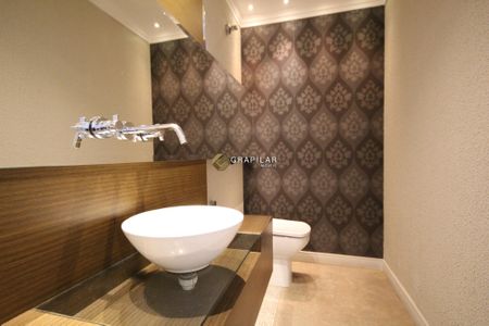 2_photo/94dcfca595.96458e673c4e6a1a-ATLAS-c72f5c46-5a7b-415a-b3a1-1651868db4af.jpg de casa à venda com 3 quartos, 326m² em Pinheirinho, Curitiba