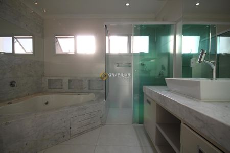 10_photo/94dcfca595.96458e673c4e6a1a-ATLAS-cba7aaef-5125-4e03-9c79-e83ca8955bfe.jpg de casa à venda com 3 quartos, 326m² em Pinheirinho, Curitiba