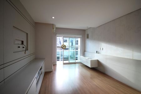 6_photo/94dcfca595.96458e673c4e6a1a-ATLAS-ce99a2aa-ed35-4b68-bce2-199dd8081377.jpg de casa à venda com 3 quartos, 326m² em Pinheirinho, Curitiba