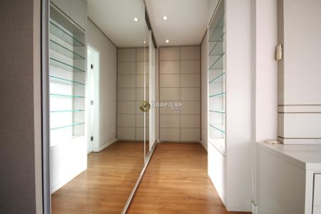 12_photo/94dcfca595.96458e673c4e6a1a-ATLAS-e8682a47-18cc-4cc3-8c21-bc4f8df0b48c.jpg de casa à venda com 3 quartos, 326m² em Pinheirinho, Curitiba