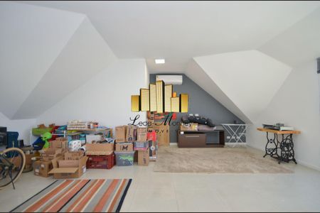 43_photo/94dcfca5eb.27a900e001c278db-ATLAS-3aa41535-e35d-4512-bf86-529e65ef996b.jpg de casa à venda com 4 quartos, 165m² em Pinheirinho, Curitiba