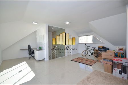 39_photo/94dcfca5eb.27a900e001c278db-ATLAS-643eb8f1-935d-4174-a8af-ebd0194e9c8c.jpg de casa à venda com 4 quartos, 165m² em Pinheirinho, Curitiba