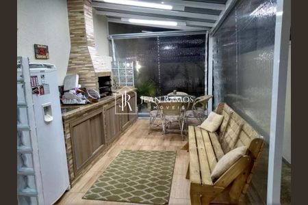 12_photo/94dcfca92d.ceff8192393c33de-ATLAS-0aa9dfc8-eeb2-4bd3-8ce8-98d94d547371.jpg de casa à venda com 3 quartos, 150m² em Capão Raso, Curitiba