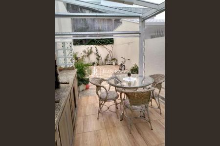 6_photo/94dcfca92d.ceff8192393c33de-ATLAS-e933c531-35e3-4aad-b002-3e6a0b88e51b.jpg de casa à venda com 3 quartos, 150m² em Capão Raso, Curitiba