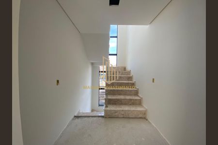 6_photo/94dcfcaa0f.c4a0bdba0b5cdebe-ATLAS-8f47426a-a6f8-4af5-a029-93d39d3fbb03.jpg de casa à venda com 3 quartos, 141m² em Capão Raso, Curitiba