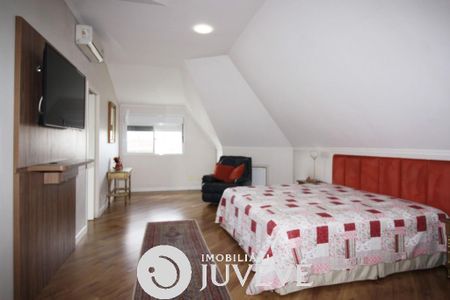 23_photo/94dcfcaa29.131c711fc740dfc3-ATLAS-55b11304-7ca9-47d5-866e-d4fd26884bad.jpg de casa à venda com 3 quartos, 300m² em Capão Raso, Curitiba