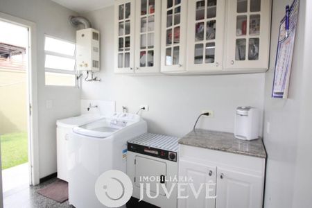 37_photo/94dcfcaa29.131c711fc740dfc3-ATLAS-b083d865-618f-4a7e-ba7e-b244b7602c50.jpg de casa à venda com 3 quartos, 300m² em Capão Raso, Curitiba