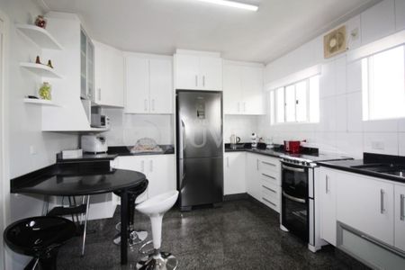 11_photo/94dcfcaa29.131c711fc740dfc3-ATLAS-f16a0d4e-dca8-4873-af51-96a144d174d5.jpg de casa à venda com 3 quartos, 300m² em Capão Raso, Curitiba