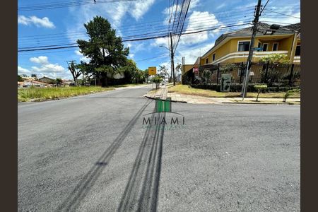 4_photo/94dcfcaa31.86fa7c56df5ec564-ATLAS-2afa1b91-bcdb-4f83-946c-2bf702591f66.jpg de casa à venda com 3 quartos, 180m² em Capão Raso, Curitiba