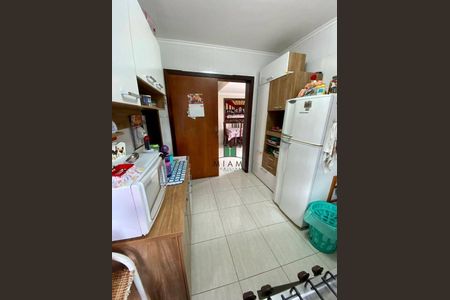 12_photo/94dcfcaa31.86fa7c56df5ec564-ATLAS-32652697-068e-47be-868a-692b090f4e83.jpg de casa à venda com 3 quartos, 180m² em Capão Raso, Curitiba