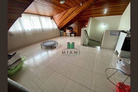 28_photo/94dcfcaa31.86fa7c56df5ec564-ATLAS-56aed18a-2bbd-4cf2-bec3-d34c98c21e1d.jpg de casa à venda com 3 quartos, 180m² em Capão Raso, Curitiba