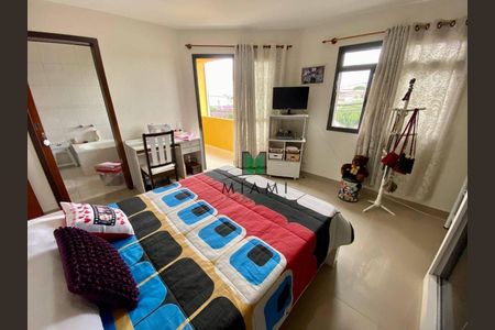 4_photo/94dcfcaa31.86fa7c56df5ec564-ATLAS-9b3bcc42-600e-4309-b7b8-b26fc5539617.jpg de casa à venda com 3 quartos, 180m² em Capão Raso, Curitiba