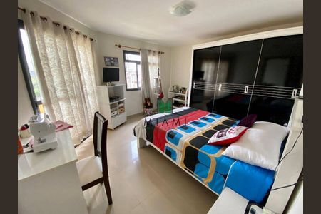 6_photo/94dcfcaa31.86fa7c56df5ec564-ATLAS-c08d563a-6f0d-47f1-a980-affaa01c29eb.jpg de casa à venda com 3 quartos, 180m² em Capão Raso, Curitiba