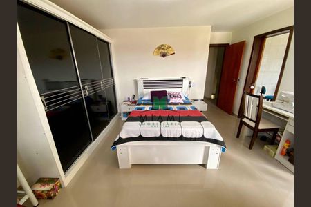 17_photo/94dcfcaa31.86fa7c56df5ec564-ATLAS-ffef498f-35f5-4bdd-8033-e4db5b752f9c.jpg de casa à venda com 3 quartos, 180m² em Capão Raso, Curitiba