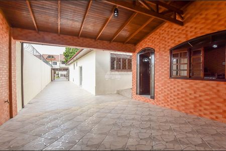 11_photo/94dcfcaa6b.e6c5309fd1607d84-ATLAS-1dba416d-3b2b-490f-ab46-ea0d4de40b96.jpg de casa à venda com 4 quartos, 270m² em Capão Raso, Curitiba