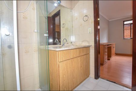 38_photo/94dcfcaa6b.e6c5309fd1607d84-ATLAS-1e633912-5f3e-4f74-a1c5-f37306e184b5.jpg de casa à venda com 4 quartos, 270m² em Capão Raso, Curitiba