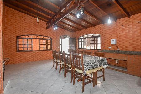 14_photo/94dcfcaa6b.e6c5309fd1607d84-ATLAS-49913400-cddf-401a-8bc9-7de9d5e1a14b.jpg de casa à venda com 4 quartos, 270m² em Capão Raso, Curitiba