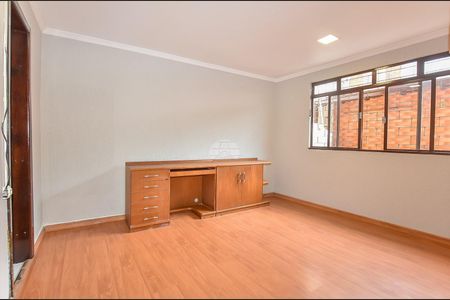 34_photo/94dcfcaa6b.e6c5309fd1607d84-ATLAS-4af65668-2d46-4d72-995e-567494c04864.jpg de casa à venda com 4 quartos, 270m² em Capão Raso, Curitiba