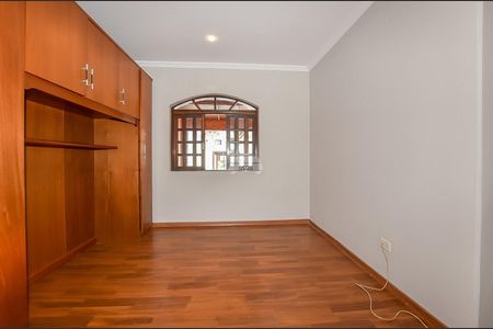 27_photo/94dcfcaa6b.e6c5309fd1607d84-ATLAS-528aa1b8-bc54-4ae0-adf8-04c44fbd7b31.jpg de casa à venda com 4 quartos, 270m² em Capão Raso, Curitiba