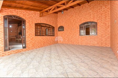 10_photo/94dcfcaa6b.e6c5309fd1607d84-ATLAS-7c1b205b-9b36-4fc4-8598-159ff3081e5d.jpg de casa à venda com 4 quartos, 270m² em Capão Raso, Curitiba