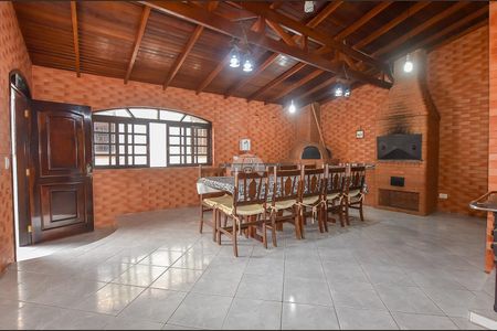13_photo/94dcfcaa6b.e6c5309fd1607d84-ATLAS-86a6b750-b35f-479e-8ec3-34835548909e.jpg de casa à venda com 4 quartos, 270m² em Capão Raso, Curitiba