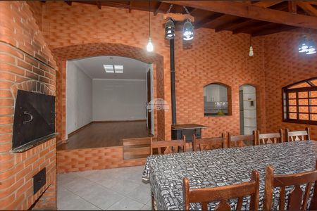 17_photo/94dcfcaa6b.e6c5309fd1607d84-ATLAS-b3aa4c3b-e476-465c-9427-e75f86a6d10d.jpg de casa à venda com 4 quartos, 270m² em Capão Raso, Curitiba