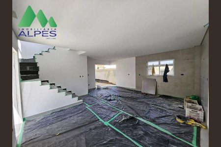 7_photo/94dcfcaa6f.615e17fc0c3e4f77-ATLAS-624178e2-c354-407f-93d0-75444341a08e.jpg de casa à venda com 3 quartos, 128m² em Capão Raso, Curitiba