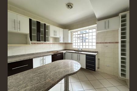 8_photo/94dcfcaa85.17fdfd09211f5d4b-ATLAS-24e1f7e5-af33-4d3a-90a4-7daae7ad470c.jpg de casa à venda com 3 quartos, 128m² em Capão Raso, Curitiba