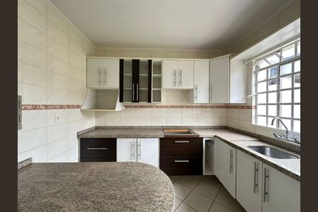 5_photo/94dcfcaa85.17fdfd09211f5d4b-ATLAS-7c888c53-c335-4181-b1eb-2e7cf9388f51.jpg de casa à venda com 3 quartos, 128m² em Capão Raso, Curitiba