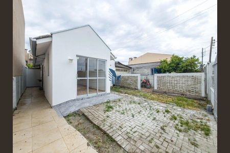 10_photo/94dcfcab6f.2166fbebe8fc1b24-ATLAS-781b79f5-90c8-41a9-8327-9ab4cf9e23a4.jpg de casa para alugar com 1 quarto, 50m² em Capão Raso, Curitiba