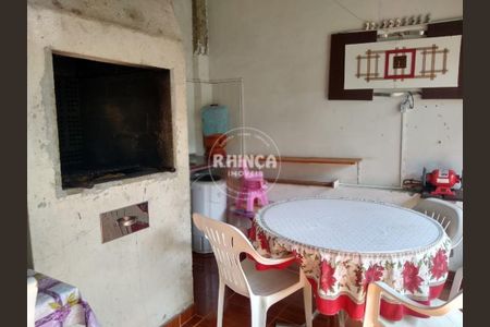 10_photo/94dcfcab99.e4f3ef45a7b35f47-ATLAS-107ae1a5-d98e-4851-a24f-2a603a9390d4.jpg de casa à venda com 3 quartos, 202m² em Capão Raso, Curitiba