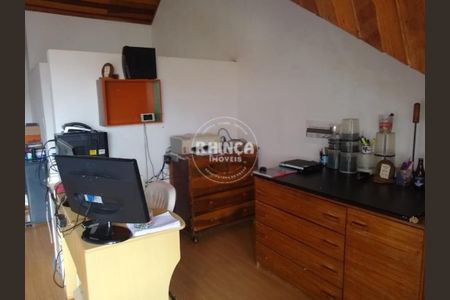 10_photo/94dcfcab99.e4f3ef45a7b35f47-ATLAS-7ee4f354-1923-4b6b-b93f-2dc0aff4b7b5.jpg de casa à venda com 3 quartos, 202m² em Capão Raso, Curitiba